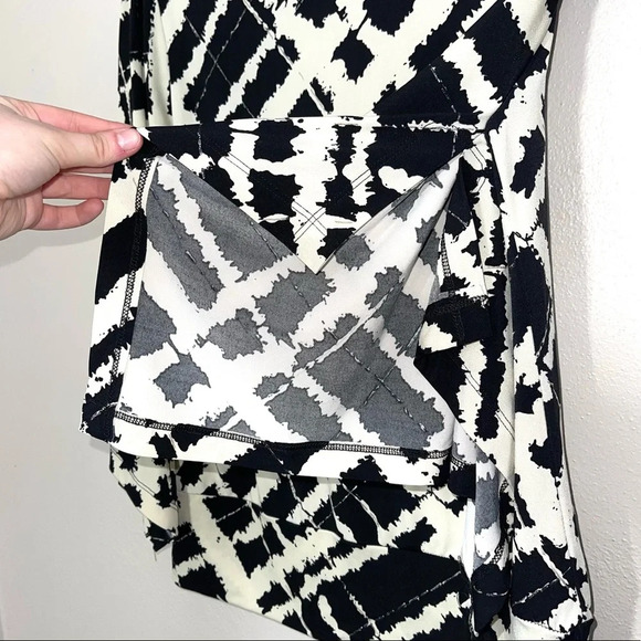 Chico’s Black & Cream Abstract Print Flutter Sleeve Blouse 0 Small Women’s - Picture 5 of 12